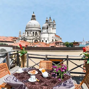 https://accademia-charm-apartments.hotelinveneto.com